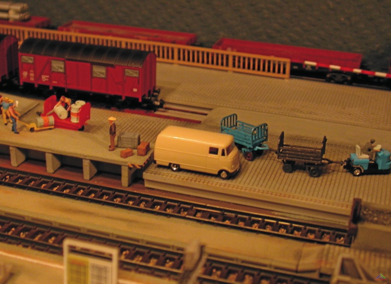 050 Stueckgut Szene 2.JPG - Stückgut Szene - Bauer Ennderle wartet auf die Bahnarbeiter